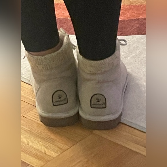 EUC women’s BearPaw ankle boots. Size 8 - Picture 16 of 16